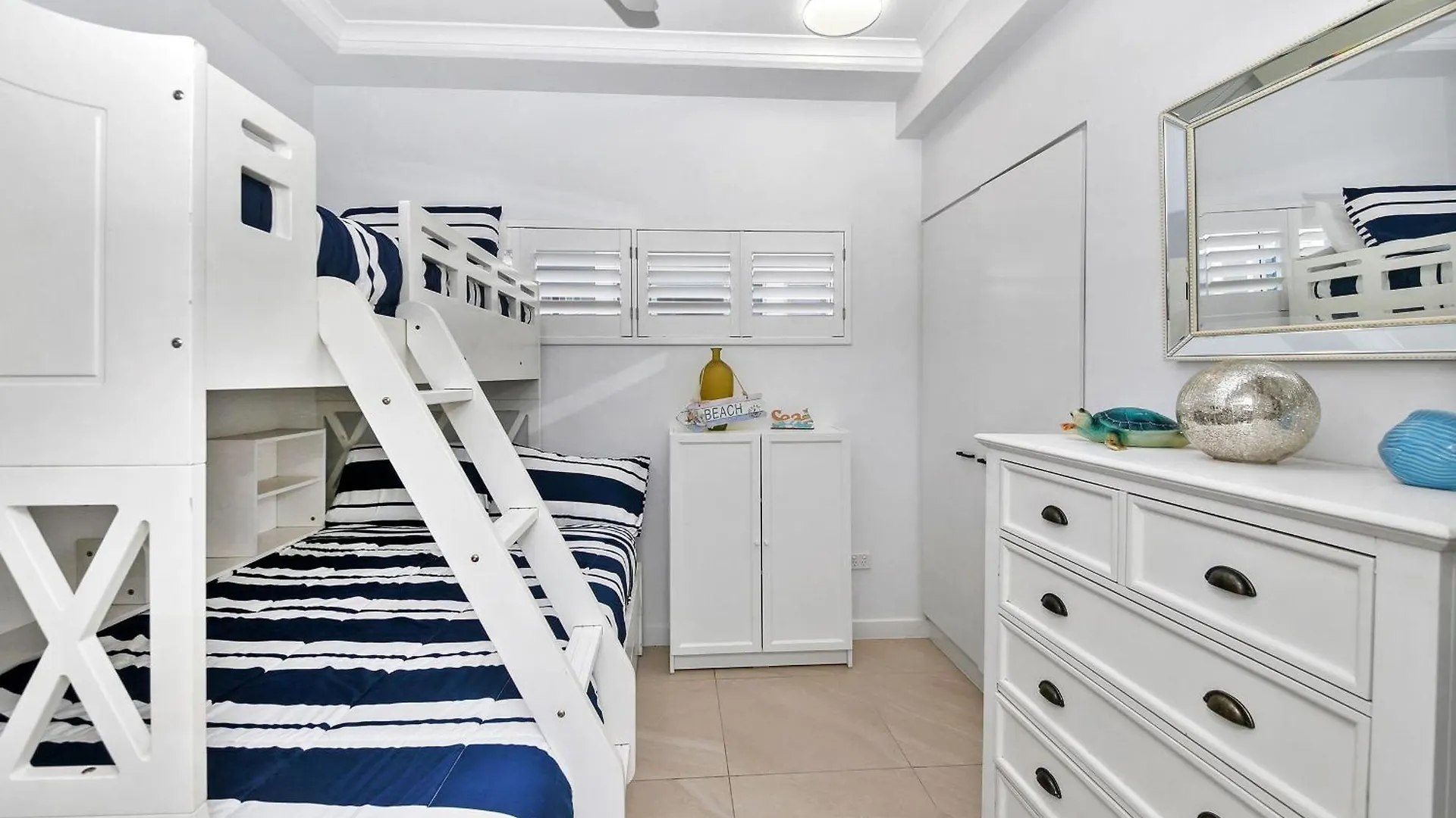 아파트 Absolute Beachfront Rolling Surf Resort 칼론드라 오스트레일리아